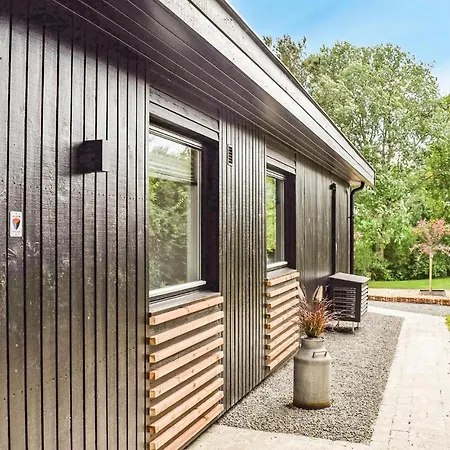 Four-bedroom In Juelsminde *