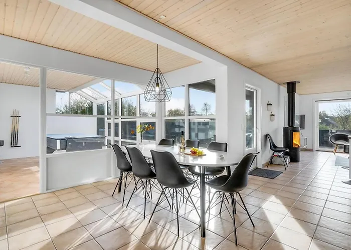 بيت للعطل Four-bedroom In Juelsminde *