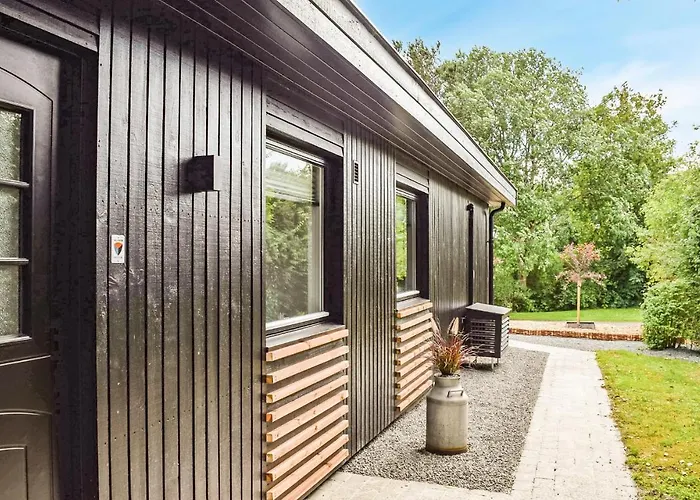 Four-bedroom In Juelsminde *